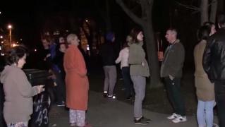 Zeci de oameni din Timişoara, în pericol să rămână fără case, după un incendiu la mansarda blocului