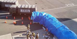 Evacuarea celor şase români de pe nava afectată de coronavirus, surprinsă în imagini