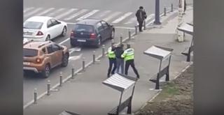 Şapte poliţişti s-au luptat să încătuşeze un pieton în Constanţa