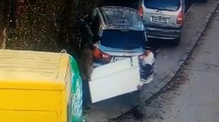 Bărbat din Timişoara, amendat cu 3000 de lei pentru că a aruncat frigiderul vechi în drum