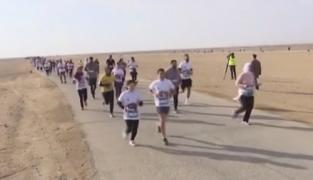 Cursă spectaculoasă în Egipt. Peste 4000 de oameni au alergat printre piramide