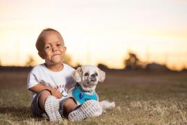 Gest emoționant pentru copilul australian hărțuit la școală pentru că suferă de nanism