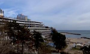 Turiştii, aşteptaţi pe litoral cu hoteluri de lux şi vedere la ruine