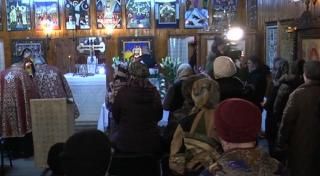 Un preot din Iaşi combate coronavirusul cu pomelnice