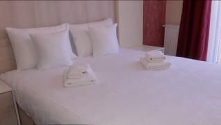 Bătălie pe cazări la festivalurile verii, Untold și Electric Castle