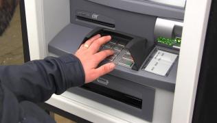 Bărbat din Arad, electrocutat în timp ce încerca să scoată bani de la un bancomat