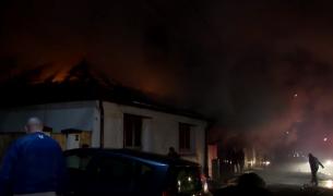 Noapte de foc în Timiș și Maramureș, două case au luat foc
