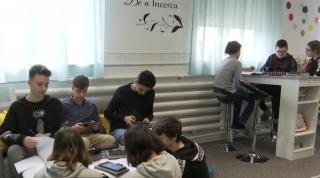 Săli de clasă renovate de afacerişti, ideea conducerii unei şcoli din Iaşi