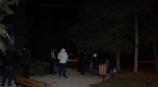 Zeci de părinţi şi bunici, la coadă pentru a-şi înscrie copiii în clasa step by step din Gherla