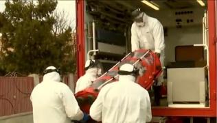 Pacient cu coronavirus, acuzat de vecini că s-a plimbat prin oraş înainte să fie preluat de medici