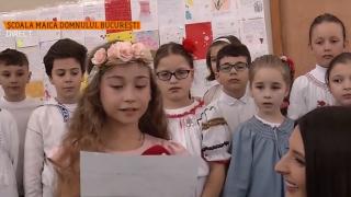 Infinit pentru mama. Mesaje emoționante de la sute de copii, reuniți la o școală din București