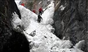 Turist străin mort în Munţii Făgăraş, după ce a fost prins de o avalanşă