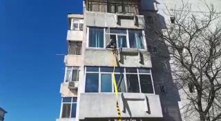 Un copil de 2 ani a căzut de la etajul 2, la Constanţa (Video)