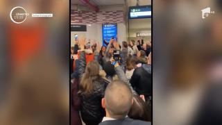 Concert spontan într-o stație de metrou, cu sute de fani ai lui Celine Dion