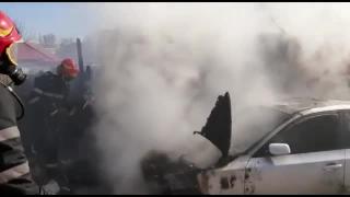 Un bolid BMW a luat foc din senin, în curtea unui bărbat din Tulcea (Video)