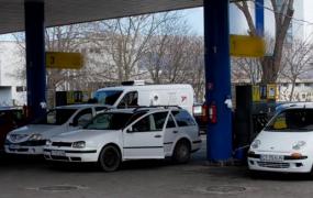 Epidemia de coronavirus a ieftinit motorina și benzina