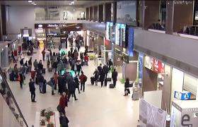 Mai mulţi pasageri s-au trezit pe Otopeni că li s-au anulat zborurile către Italia (Video)
