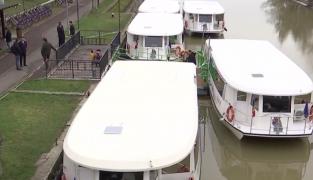 Doamnele, invitate să admire Timişoara din vaporaşele care au început cursele pe Bega