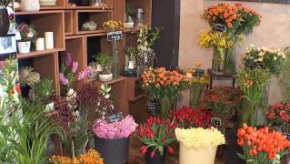 Bărbații, în căutarea buchetului de flori perfect pentru doamne