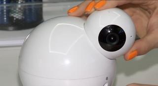 Pericolul din camera copilului. Monitoarele pentru bebeluși îți pot aduce hoții în casă