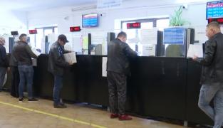 Înghesuială la ghișeele de stat, în plină pandemie de coronavirus