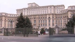 Guvernul din izolare, votat în Parlament