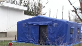 Triajul pacienților de coronavirus se mută din spitale în corturi sau pavilioane externe