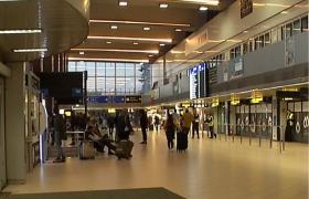 Un român testat pozitiv cu coronavirus în Spania a călătorit spre țară, alături de zeci de persoane