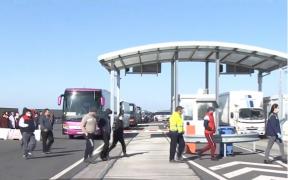 Mii de români străbat Ungaria în fiecare noapte, în convoi, pentru a ajunge în țară