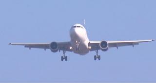 Pilot TAROM, infectat cu coronavirus. Alți nouă sunt suspectați de îmbolnăvire