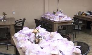 Bătrânii rămaşi în case de teama coronavirusului primesc ajutor de la voluntari