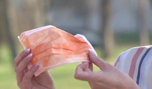 Măstile fabricate manual din pânză, bumbac sau tifon nu protejează împotriva infecţiei cu noul coronavirus.