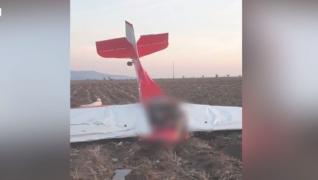 Avion prăbușit într-o localitate din Arad. Doi bărbaţi au murit