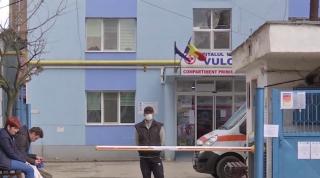 Situație critică la spitalul din Valea Jiului. Peste 100 de cadre medicale, izolate la domiciliu