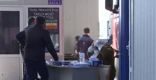 Aglomerație la frontiere și la aeroport, românii se întorc acasă