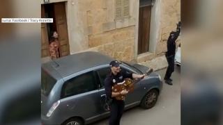 Coronavirus. Mesajul optimist al unor polițiști din Spania