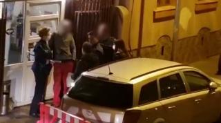 Polițist din București, filmat în timp ce dă de pământ cu un tânăr prins la băut: "Dacă tot te duci la spital, te bat rău!"