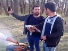 Mai mulţi bărbaţi au încins grătarele într-o pădure din Teleorman, în plină epidemie de coronavirus (Video)