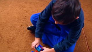 Situațiile în care copiii sunt separaţi de părinţii lor se pot transforma în traume