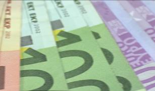 Românii care nu solicită amânarea plătirii ratelor la bancă ar putea avea un avantaj