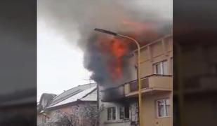 Pensiune din Brașov în flăcări, pompier rănit în misiune