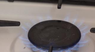 Românii ar putea obține suspendarea pe trei luni a plății utilităților