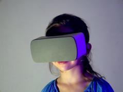 Izolarea îi ține pe copii mai mult în fața gadgeturilor. Ce recomandă specialiștii