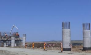 Într-o lume închisă, un drum expres Craiova-Pitești e deschis pentru muncitori şi utilaje