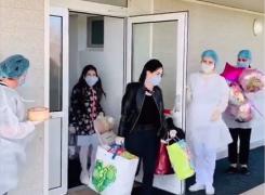 Fetiță de 10 ani, sărbătorită de asistente la ieșirea din carantina de la Techirghiol (Video)