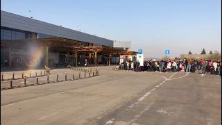 Încă 600 de români așteaptă să plece la muncă, în Germania, la aeroportul din Cluj (Video)