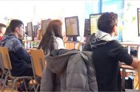 Pandemia obligă educaţia să se adapteze şi să treacă în online