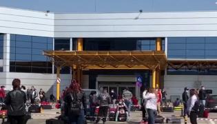 Agitație are pe aeroporturile din Cluj şi Iaşi. Mai multe zboruri charter pentru muncitori sezonieri au fost anulate
