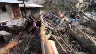 Dezastru la Azuga, după prăbușirea versantului: "Sunt fisuri imense, vor mai fi alunecări" (Video)