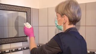 Românii îşi fac singuri curăţenia de Sărbători. Tot mai puține solicitări pentru firmele specializate